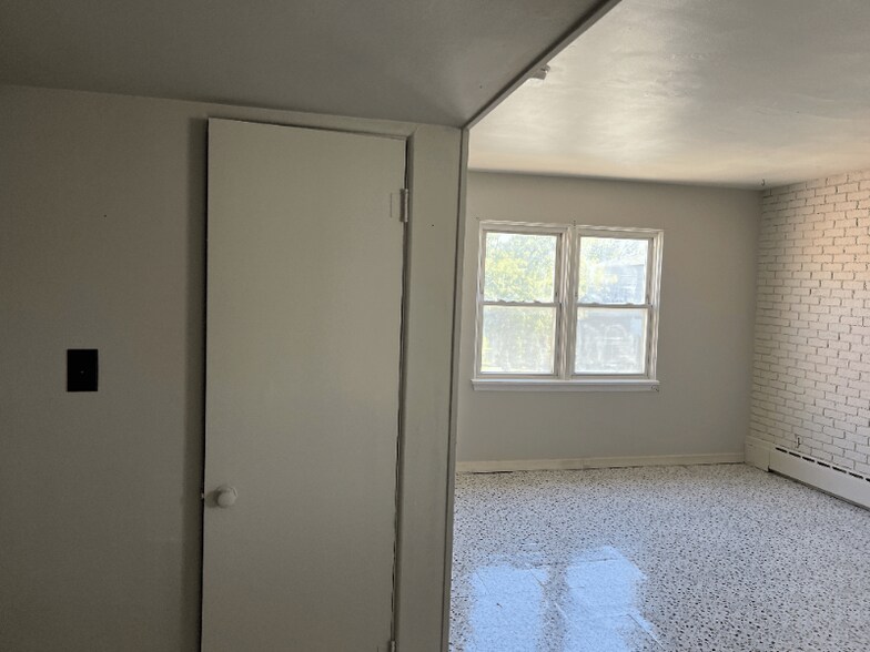 Building Photo - 7012 Kennedy Ave