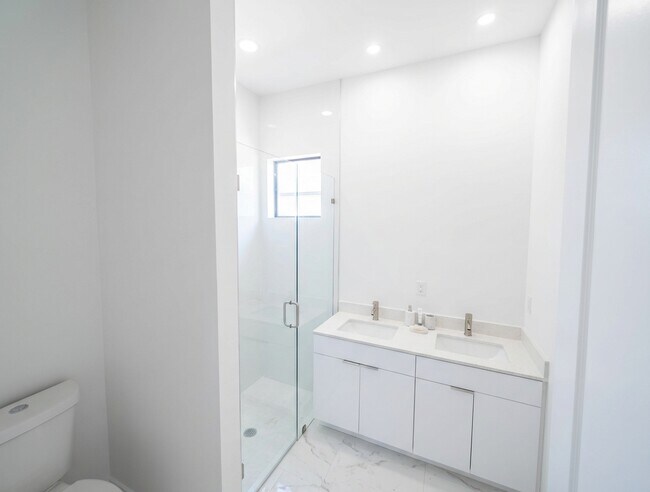 Building Photo - 1027 Kismet Pkwy