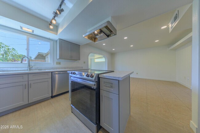 Building Photo - 4558 N 15th Ave