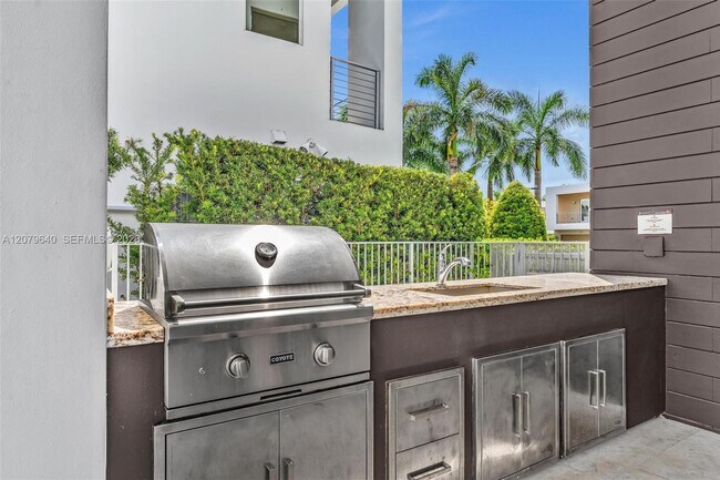 Building Photo - 9870 NW 74th Terrace