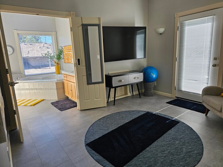 Building Photo - 13518 SW Hillshire Dr