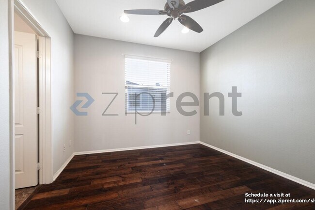 Building Photo - 3048 Beachwood Blf Wy