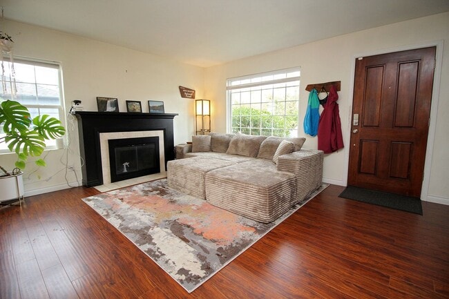 Building Photo - 9020 SE Stephens St