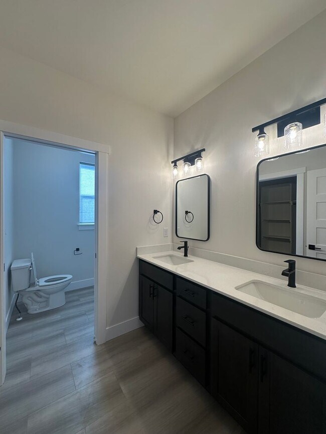 Building Photo - 511 Spaniel Ln