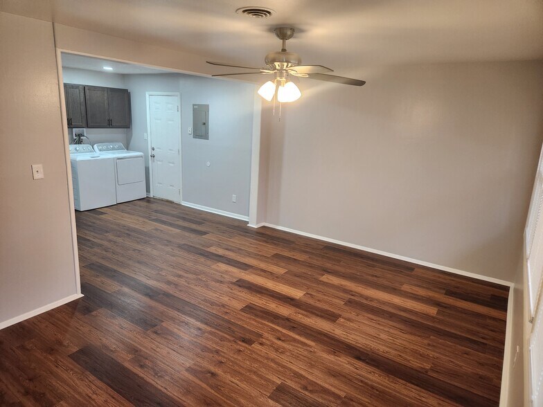 Building Photo - 4235 Wolf Rd