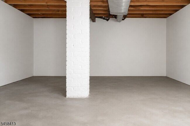 Building Photo - 10 Bruen Ave