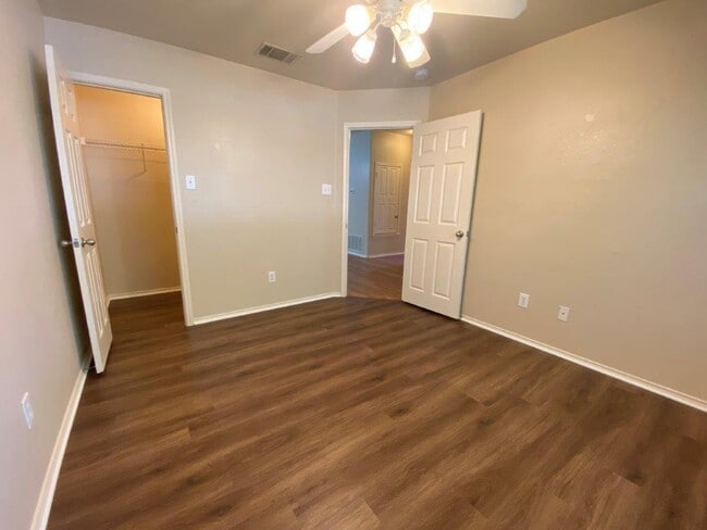Building Photo - 132 Dove Song Dr