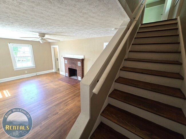 Building Photo - 310 Ridge St NW