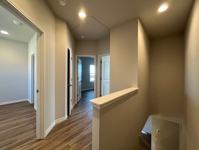 Building Photo - Townhome for rent