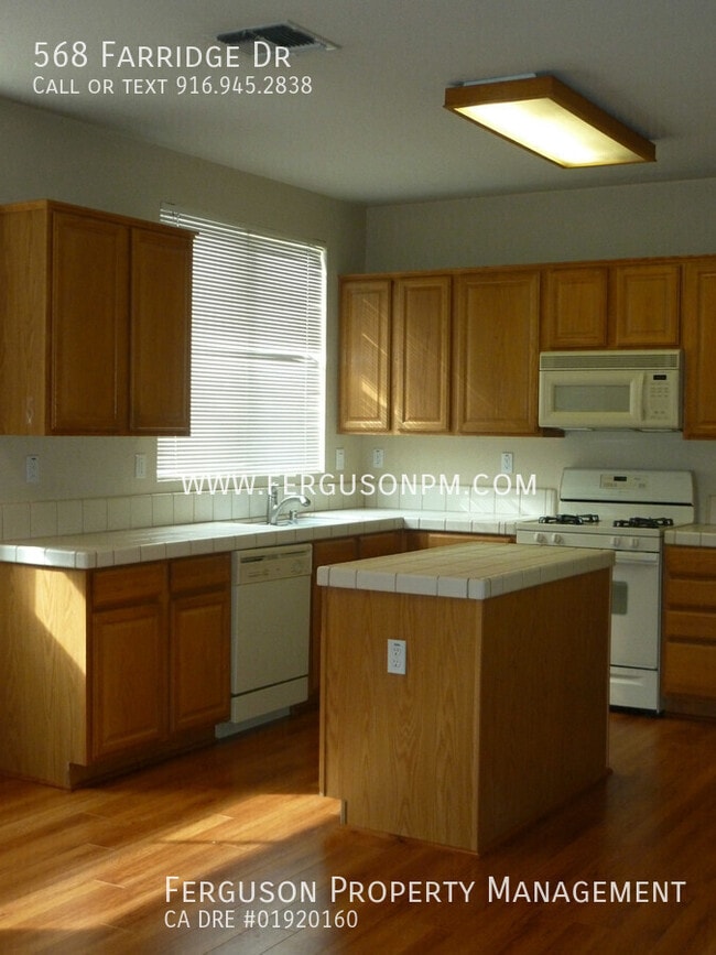 Building Photo - 568 Farridge Dr
