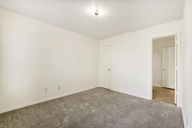 Building Photo - 16342 Blue Rock Springs Dr