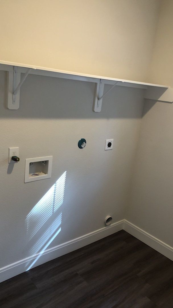 Building Photo - 8218 Parker Rd