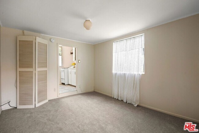 Building Photo - 435 1/2 Raymond Avenue Unit