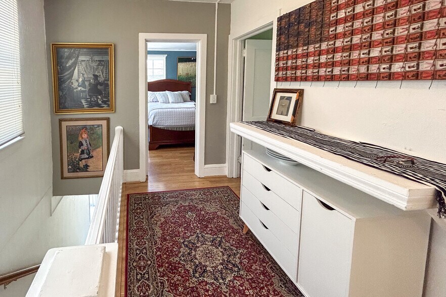 Building Photo - 321 11th St