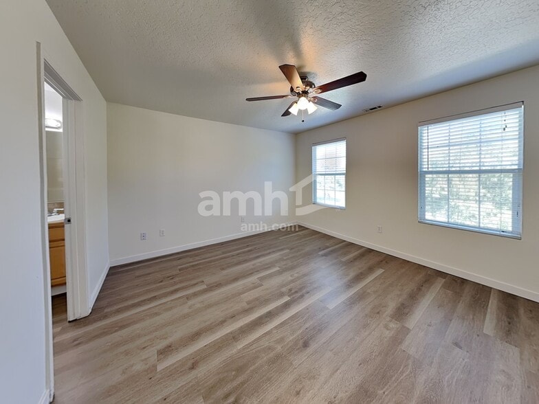 Building Photo - 9707 W Brogan Dr
