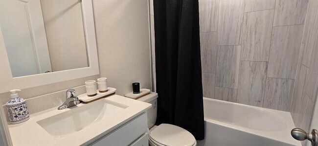 Building Photo - 310 Amberjack Ln