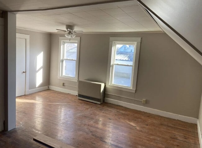 Building Photo - 16 Redington St
