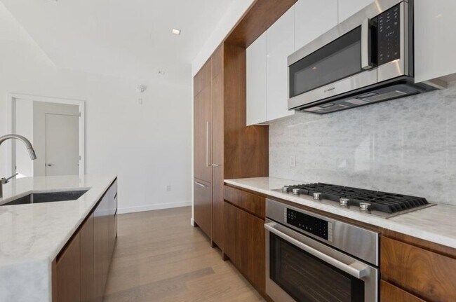 Building Photo - 75 Park Ln S