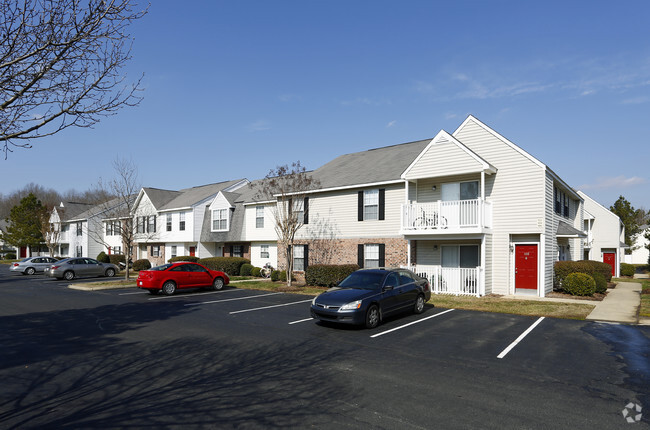 Crabtree Crossing Apartments and Townhomes - Morrisville, NC ...