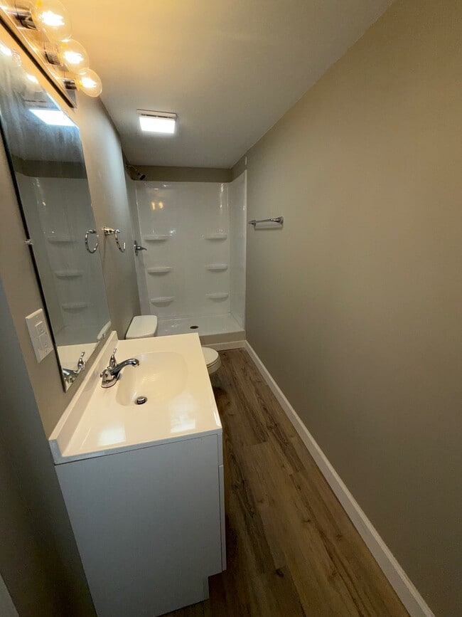 Building Photo - 732 E Culton St