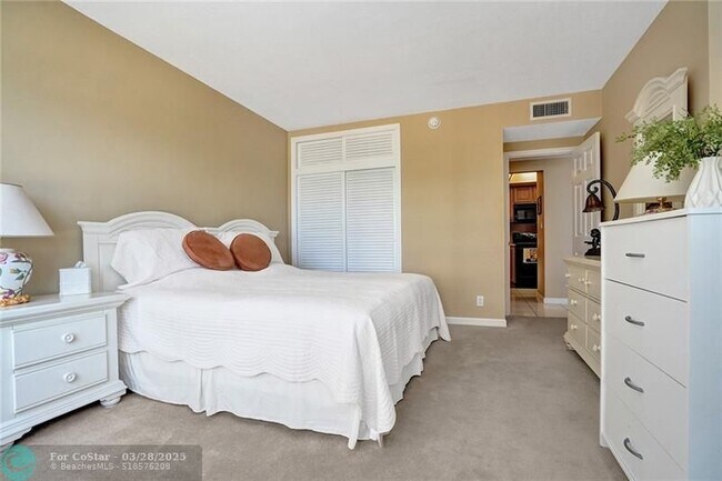 Building Photo - 3800 Galt Ocean Dr