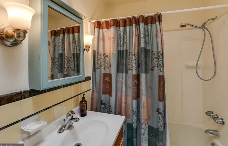 Building Photo - 3273 Teesdale St