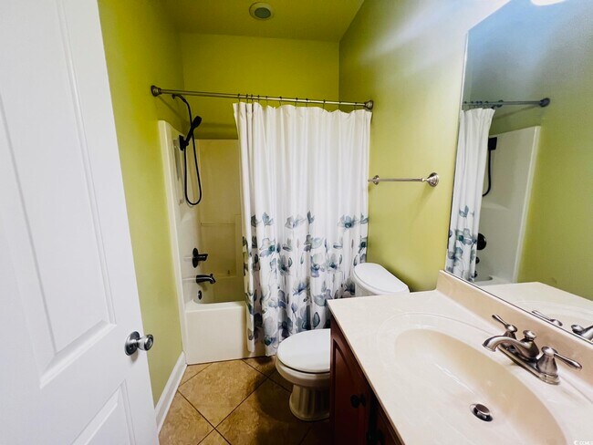 Building Photo - 584 Summerhill Dr