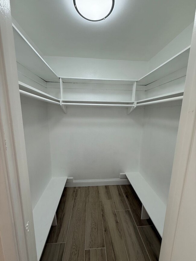 Building Photo - Remodeled 2-Bedroom Townhome in Tierrasant...