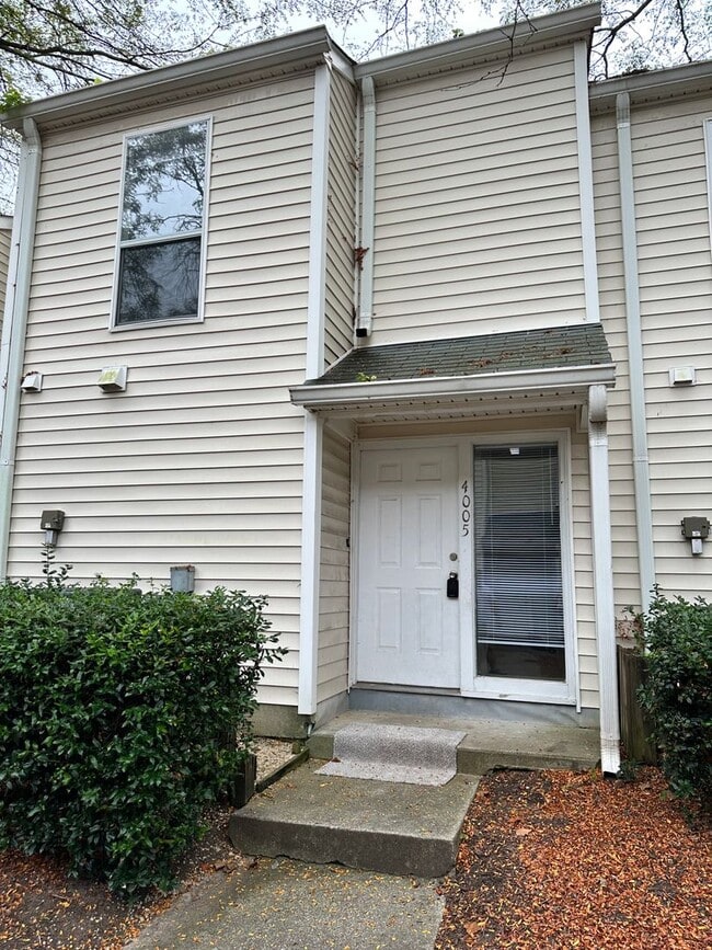 Building Photo - 2 bedroom townhouse in The Midlands! Avail...