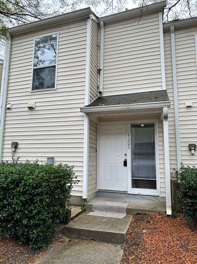 Building Photo - 2 bedroom townhouse in The Midlands! Available November 2025!