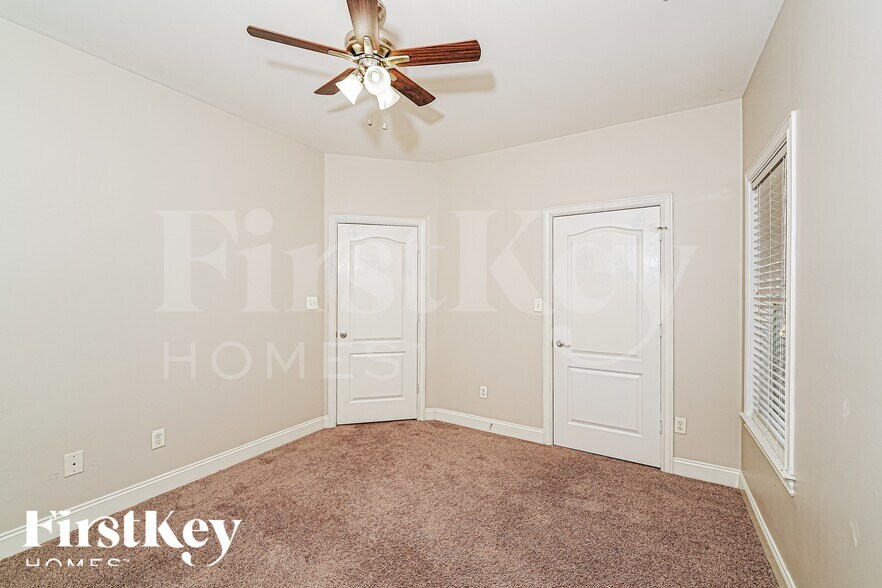 Building Photo - 230 Vineyard Ln