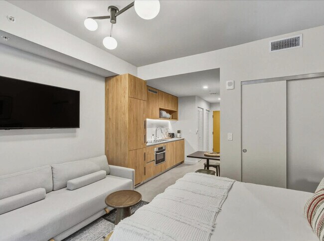 Building Photo - 11 NE 6th St