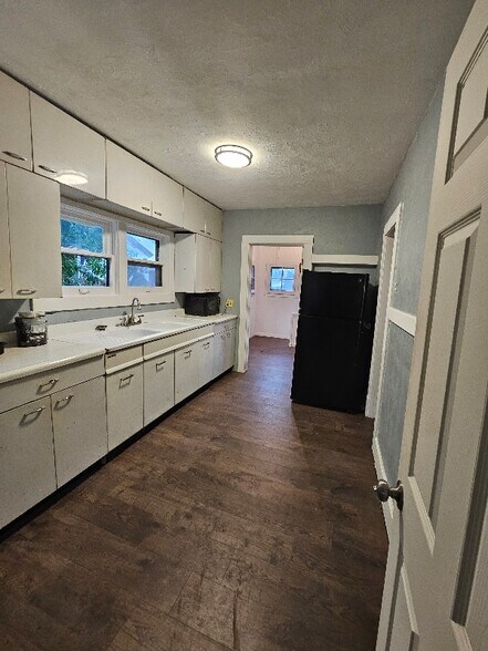 Building Photo - 1226 Van Buren St