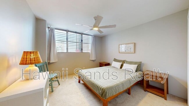 Building Photo - 2442 Kuhio Ave