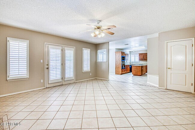 Building Photo - 6076 Los Siglos Dr