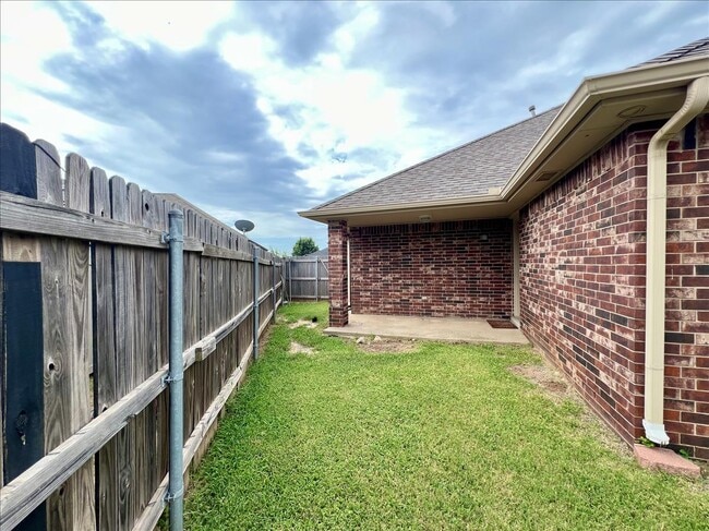 Building Photo - 2205 SW 93rd St