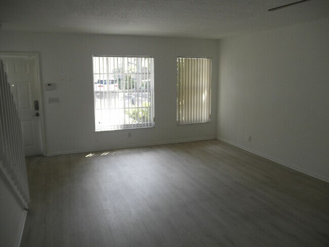 Building Photo - 798 Summit Lake Dr