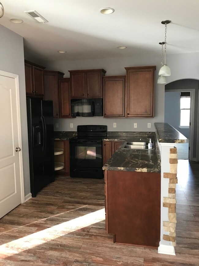 Building Photo - 4 bedroom, 2.5 bath centrally located in Travelers Rest  and North Greenville University!!