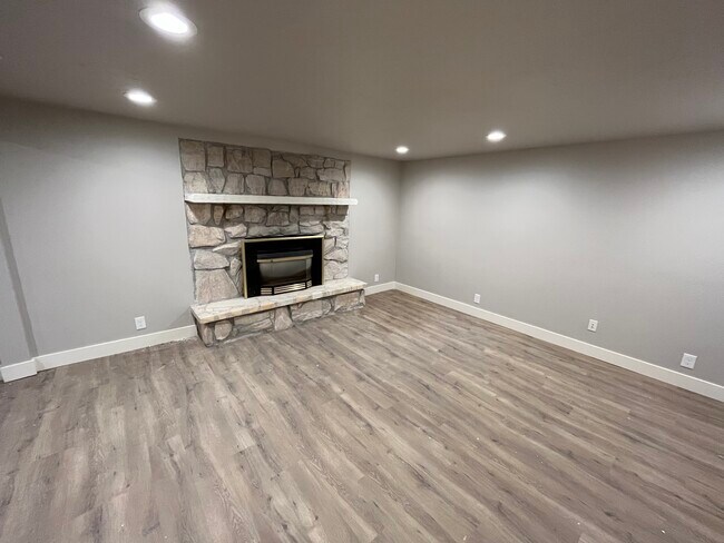 Living room - 1868 W 4655 S