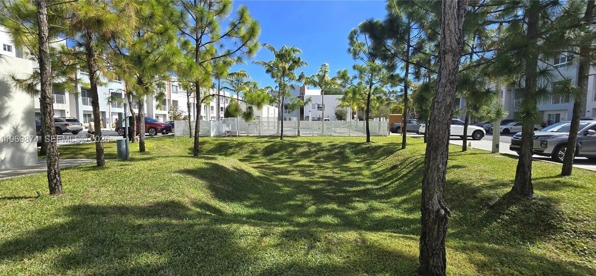 Building Photo - 2535 NE 193rd St