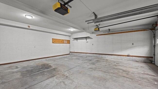 Building Photo - 1001 Walz Ave