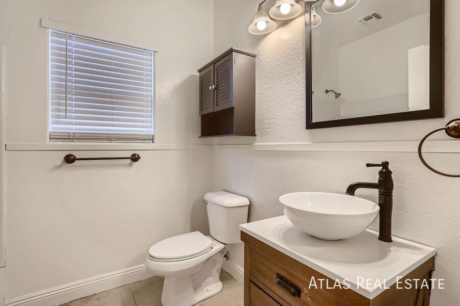 Building Photo - 13723 W Maui Ln