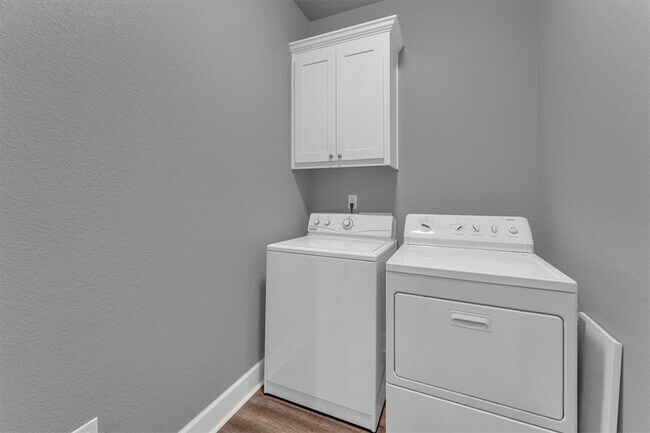 Building Photo - 25 Ruthwell Dr