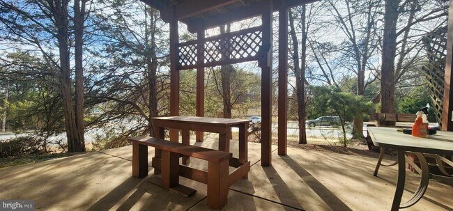 Building Photo - 3001 Cahill Ln