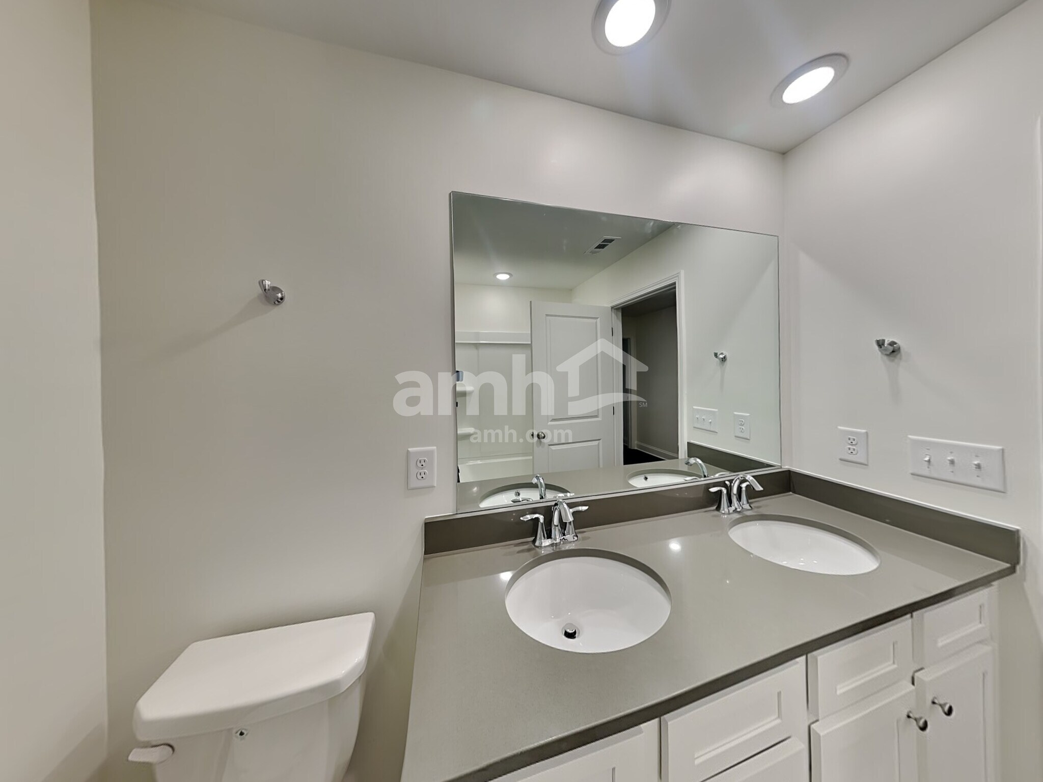 Building Photo - 3880 Chivalry Dr