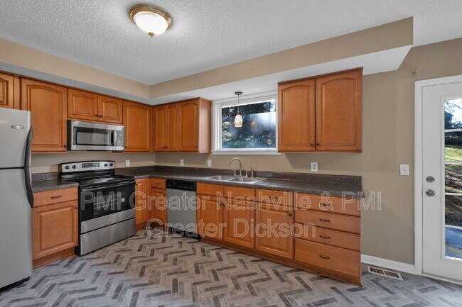 Building Photo - 385 Bonnavale Dr