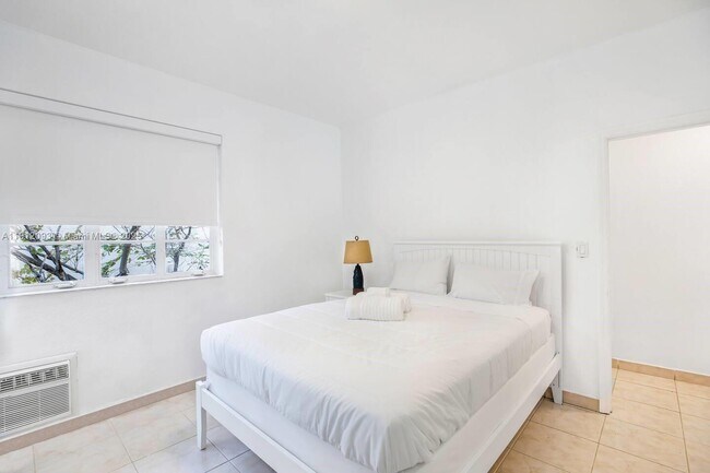 Building Photo - 301 86th St