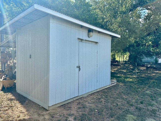 Building Photo - 1780 Farm to Market 1626