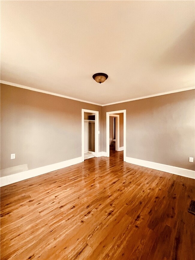 Building Photo - 114 E Main St