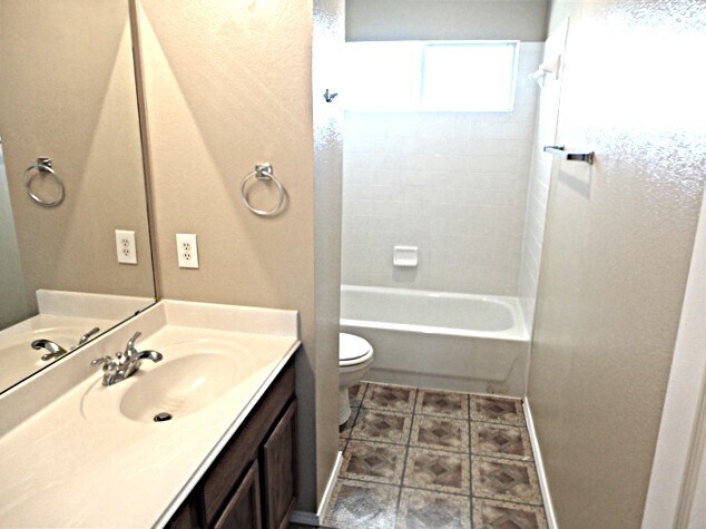 Building Photo - 10308 Oak Branch Ln